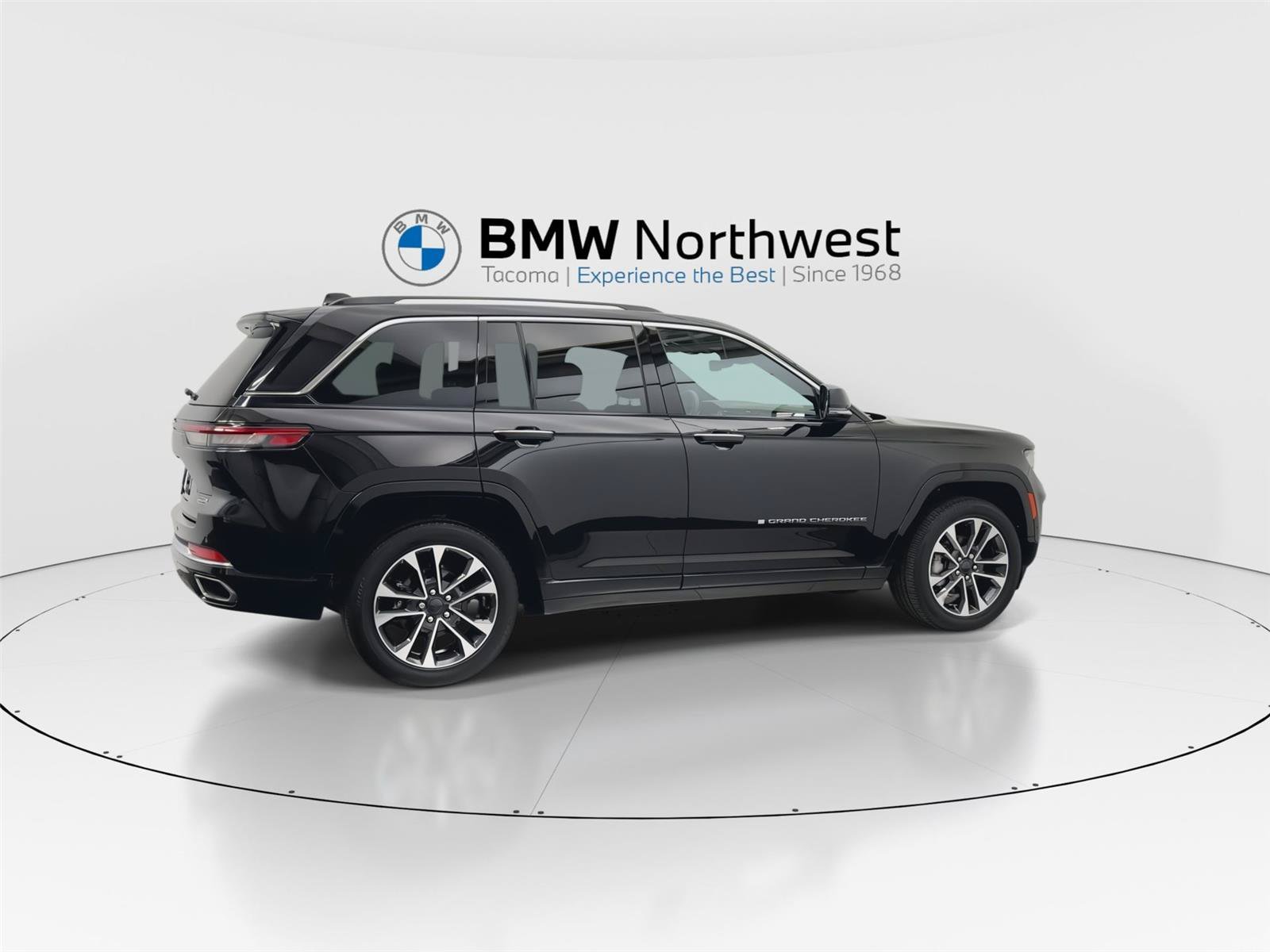 Used 2022 Jeep Grand Cherokee Overland AWD/4WD image 4