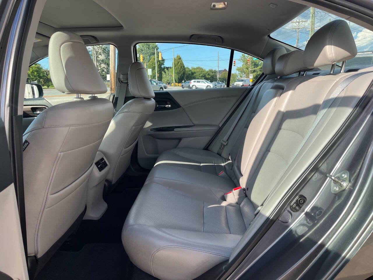 Used 2016 Honda Accord Touring image 12