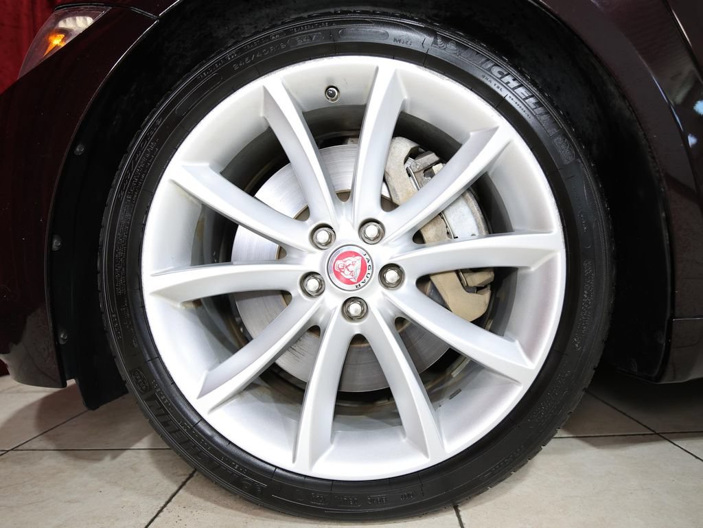 Used 2015 Jaguar XF Sport RWD image 7