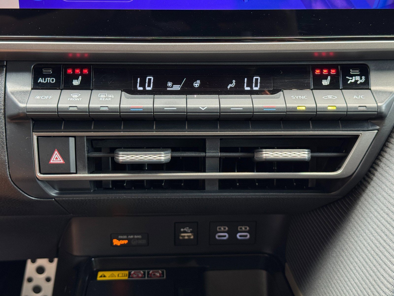 Used 2025 Toyota Camry SE image 27