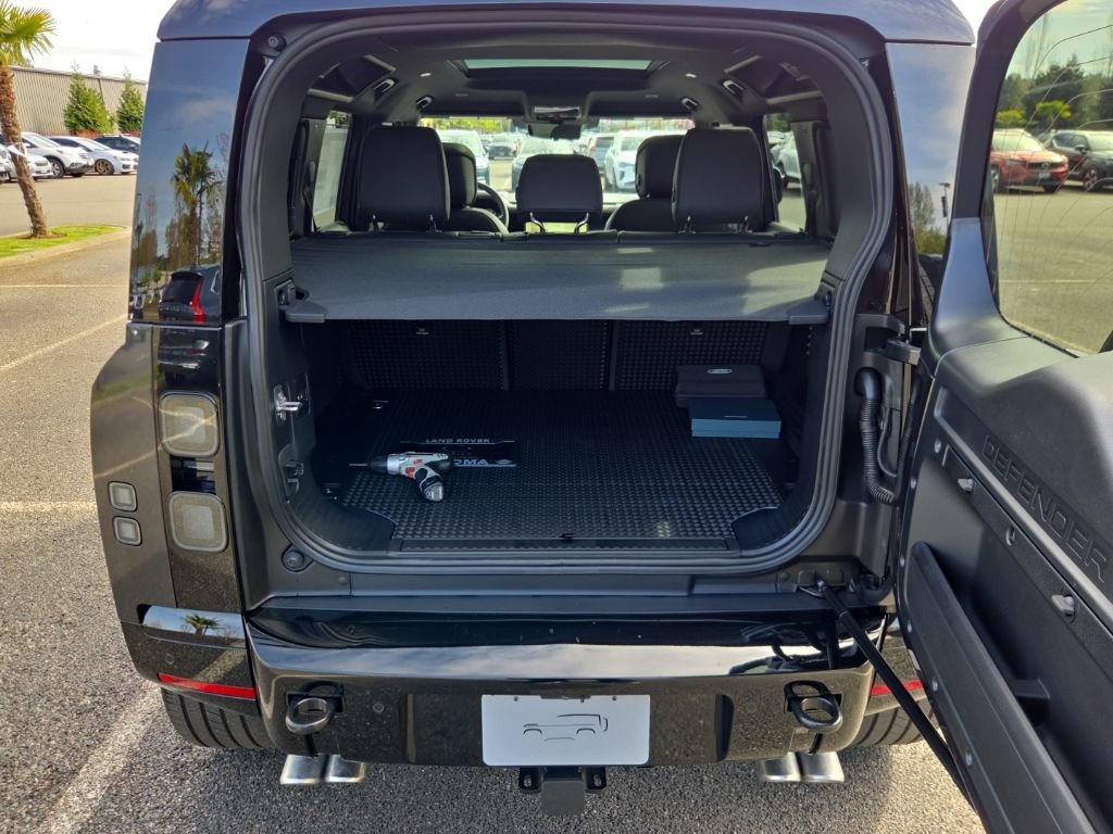 New 2026 Land Rover Defender 110 X-Dynamic SE AWD/4WD image 16