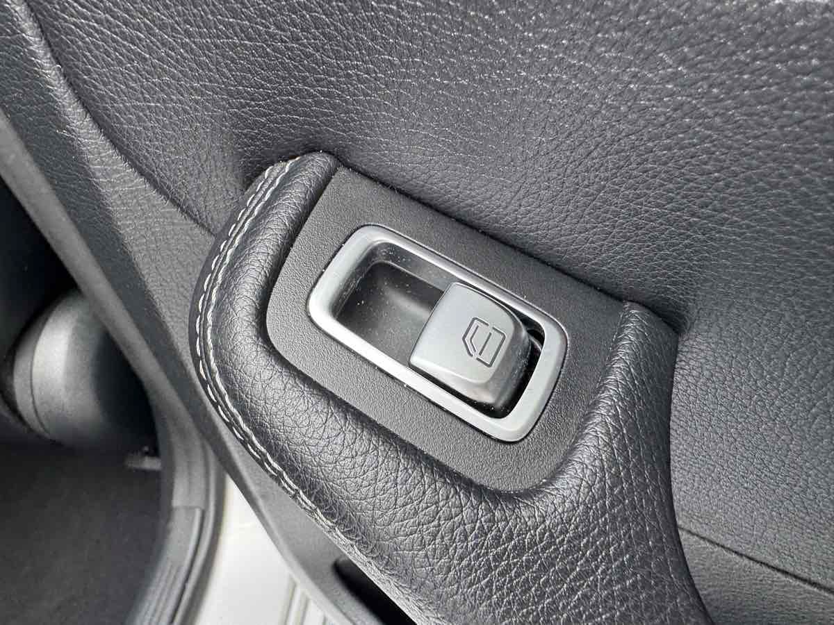 Used 2016 Mercedes-Benz C 300 4MATIC Sedan image 38