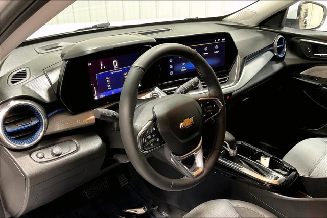 Used 2025 Chevrolet Trax LT w/ LT Convenience Package FWD image 14