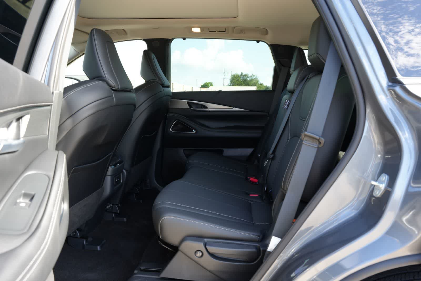Certified 2026 INFINITI QX60 Luxe w/ Cargo Package AWD/4WD image 19