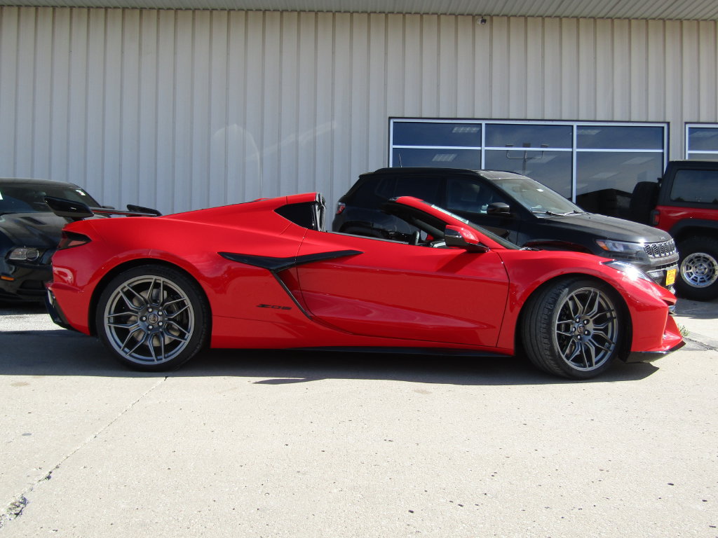 New 2027 Chevrolet Corvette Z06 w/ Battery Protection Package RWD image 2