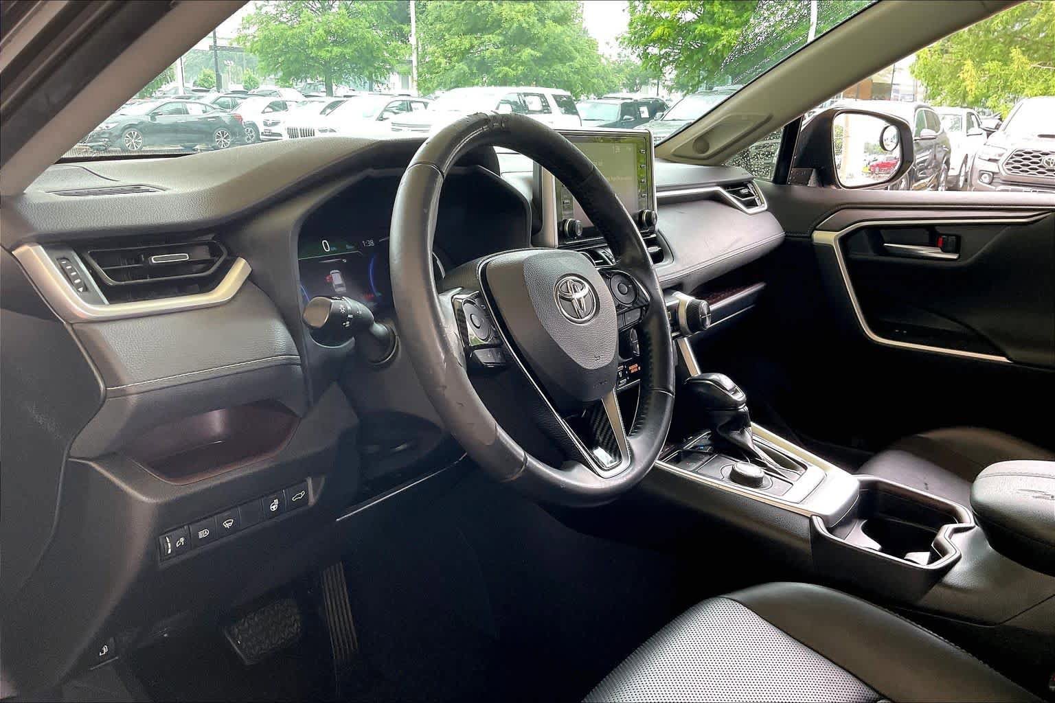 Used 2020 Toyota RAV4 Limited w/ Limited Grade Weather Package AWD/4WD image 16