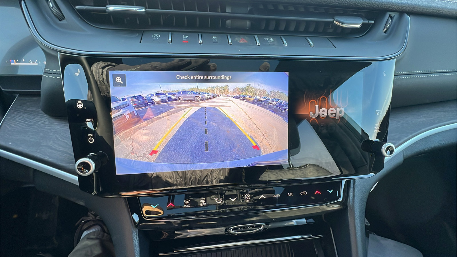 New 2026 Jeep Grand Cherokee Altitude image 28