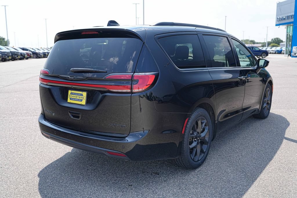 Used 2025 Chrysler Pacifica Limited FWD image 6