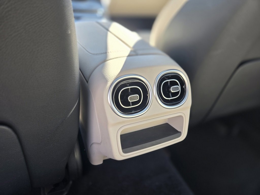 Used 2022 Mercedes-Benz C 300 4MATIC Sedan w/ Pinnacle Trim Package image 22