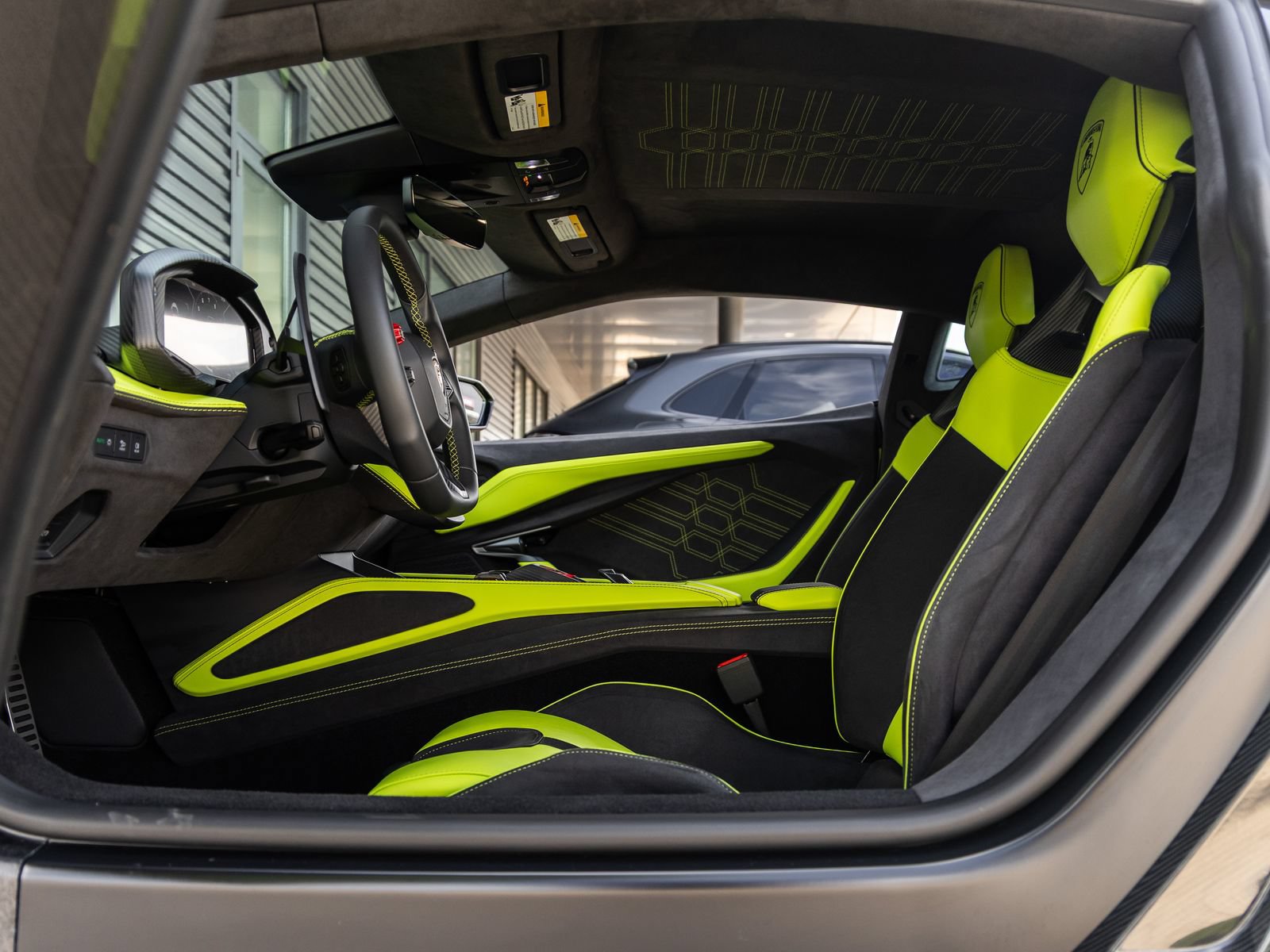 Used 2025 Lamborghini Revuelto AWD/4WD image 38