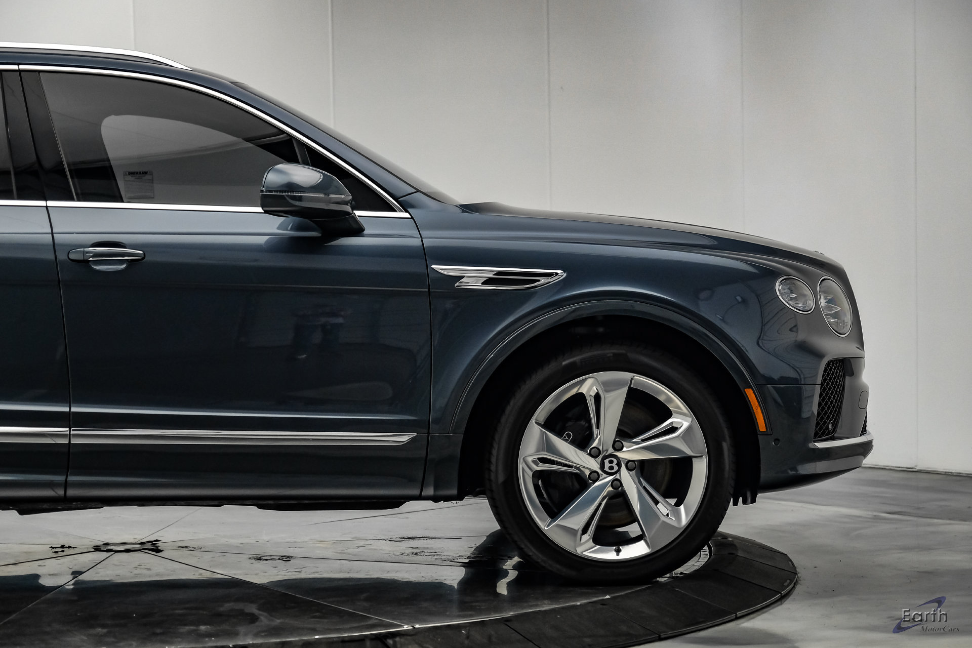Used 2023 Bentley Bentayga Extended Wheelbase AWD/4WD image 21