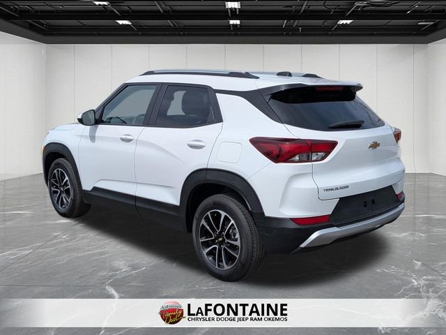 Used 2025 Chevrolet TrailBlazer LT FWD image 3