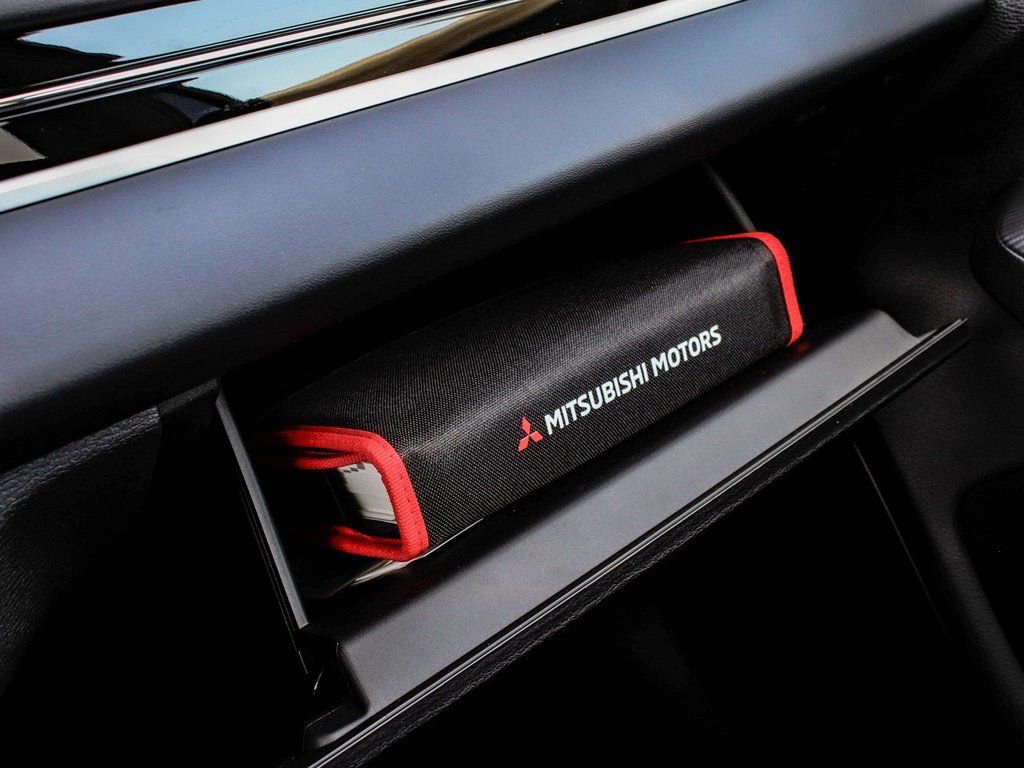 New 2025 Mitsubishi Outlander SE image 18