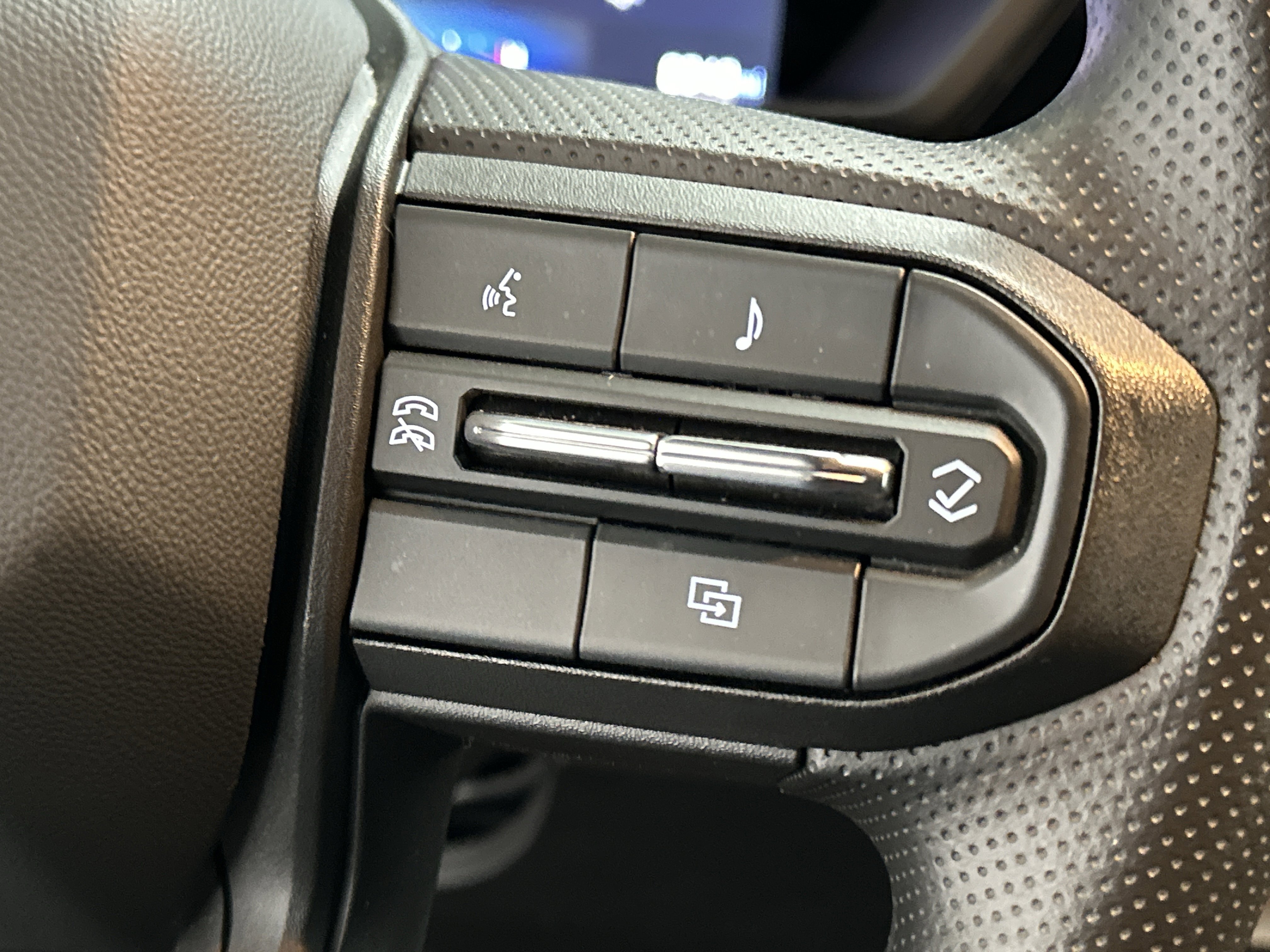 Used 2024 Chevrolet Colorado W/T image 23