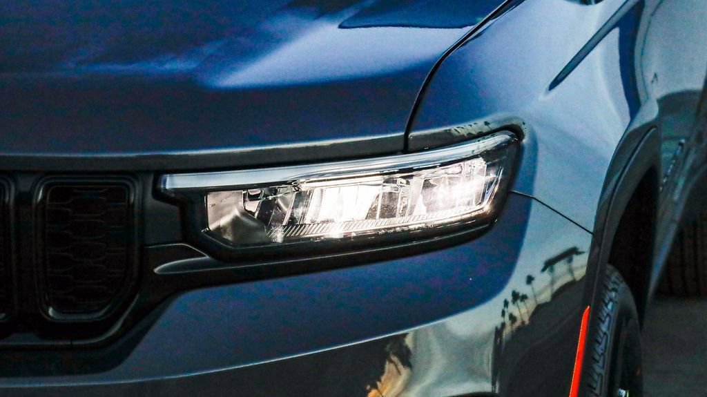 New 2025 Jeep Grand Cherokee Altitude image 5