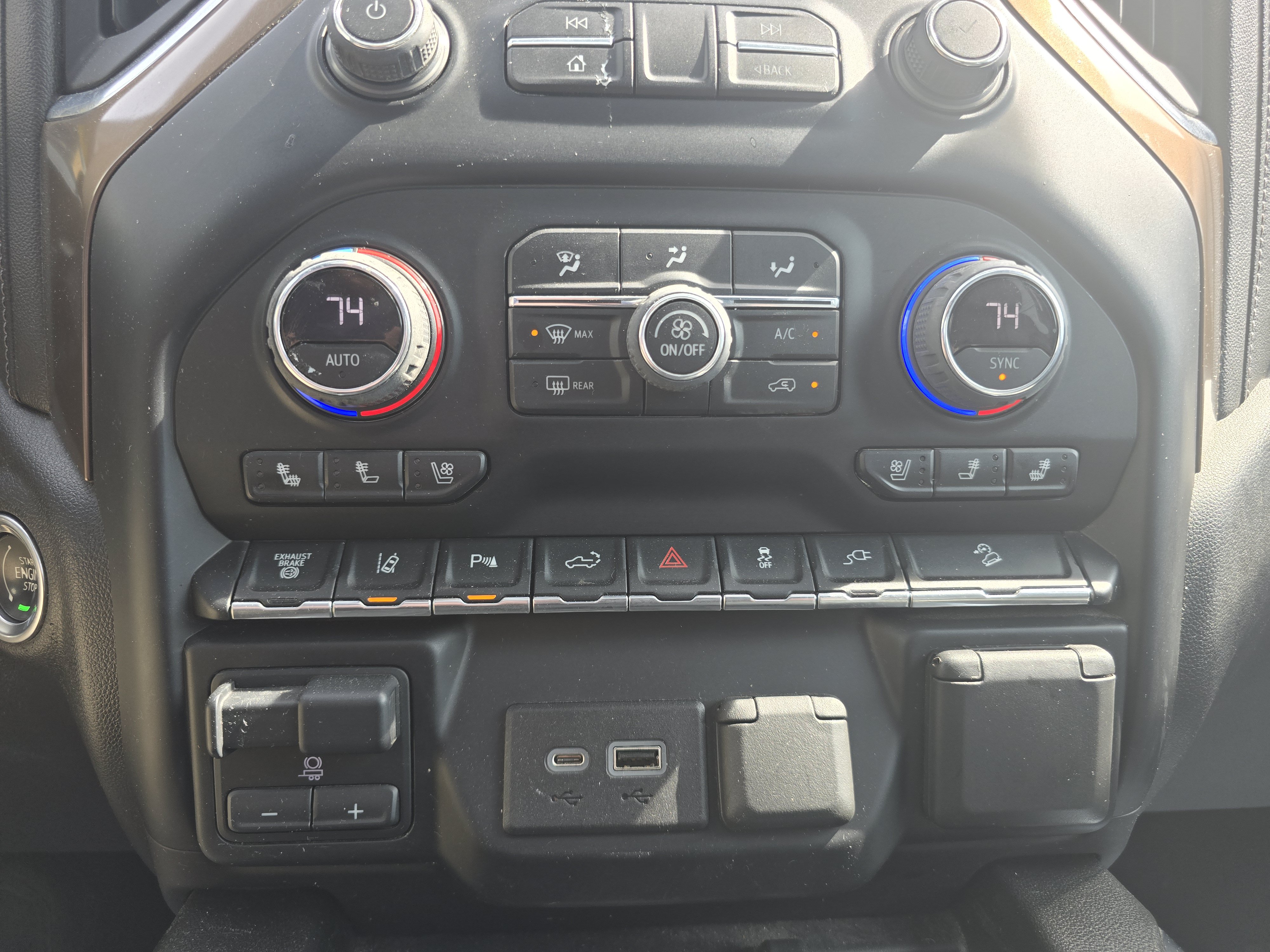 Used 2022 Chevrolet Silverado 2500 High Country w/ Z71 Off-Road Package AWD/4WD image 26