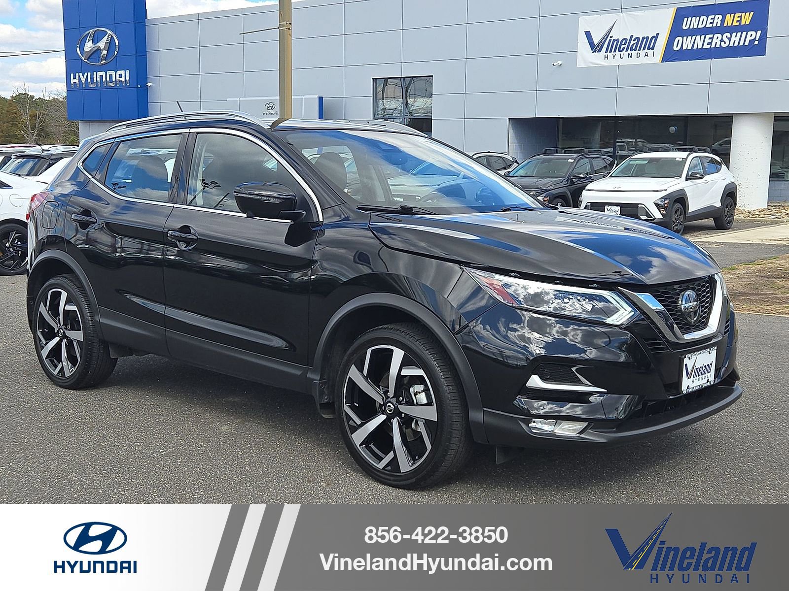 Used 2021 Nissan Rogue Sport SL w/ Premium Package image 1