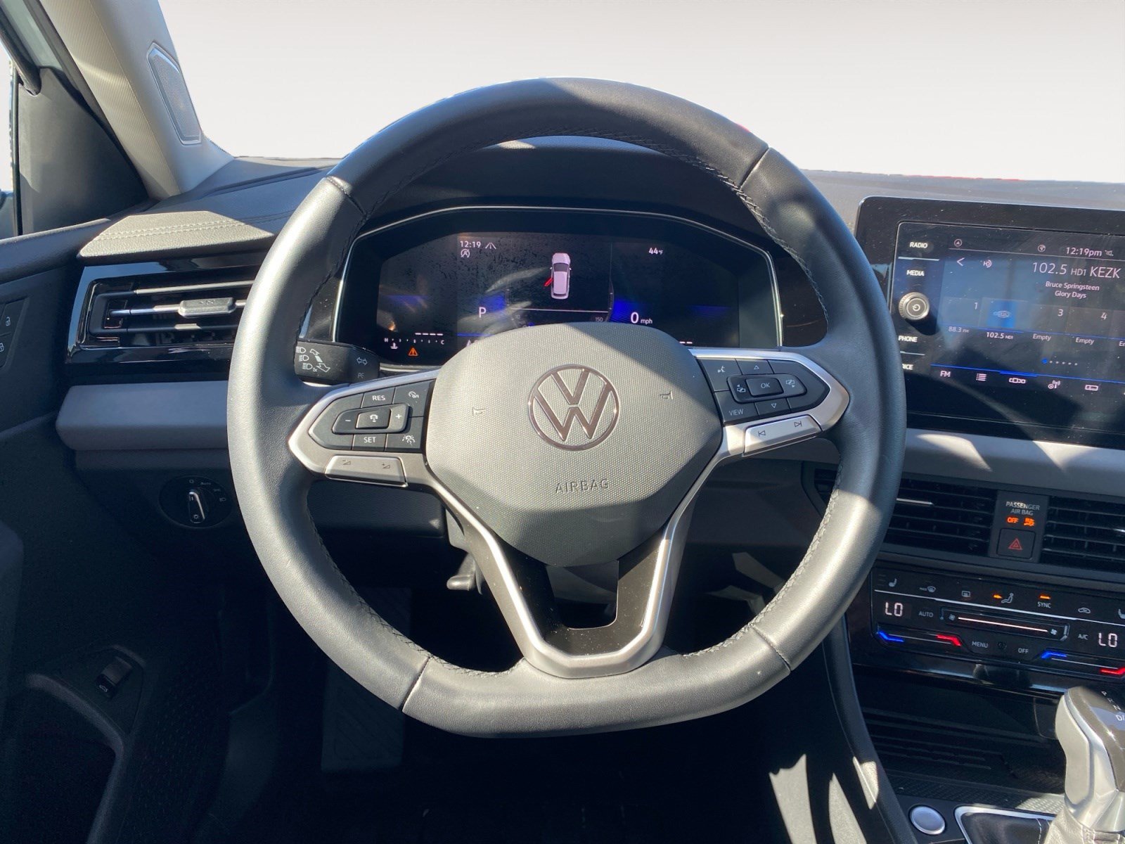 Used 2025 Volkswagen Jetta SE FWD image 12
