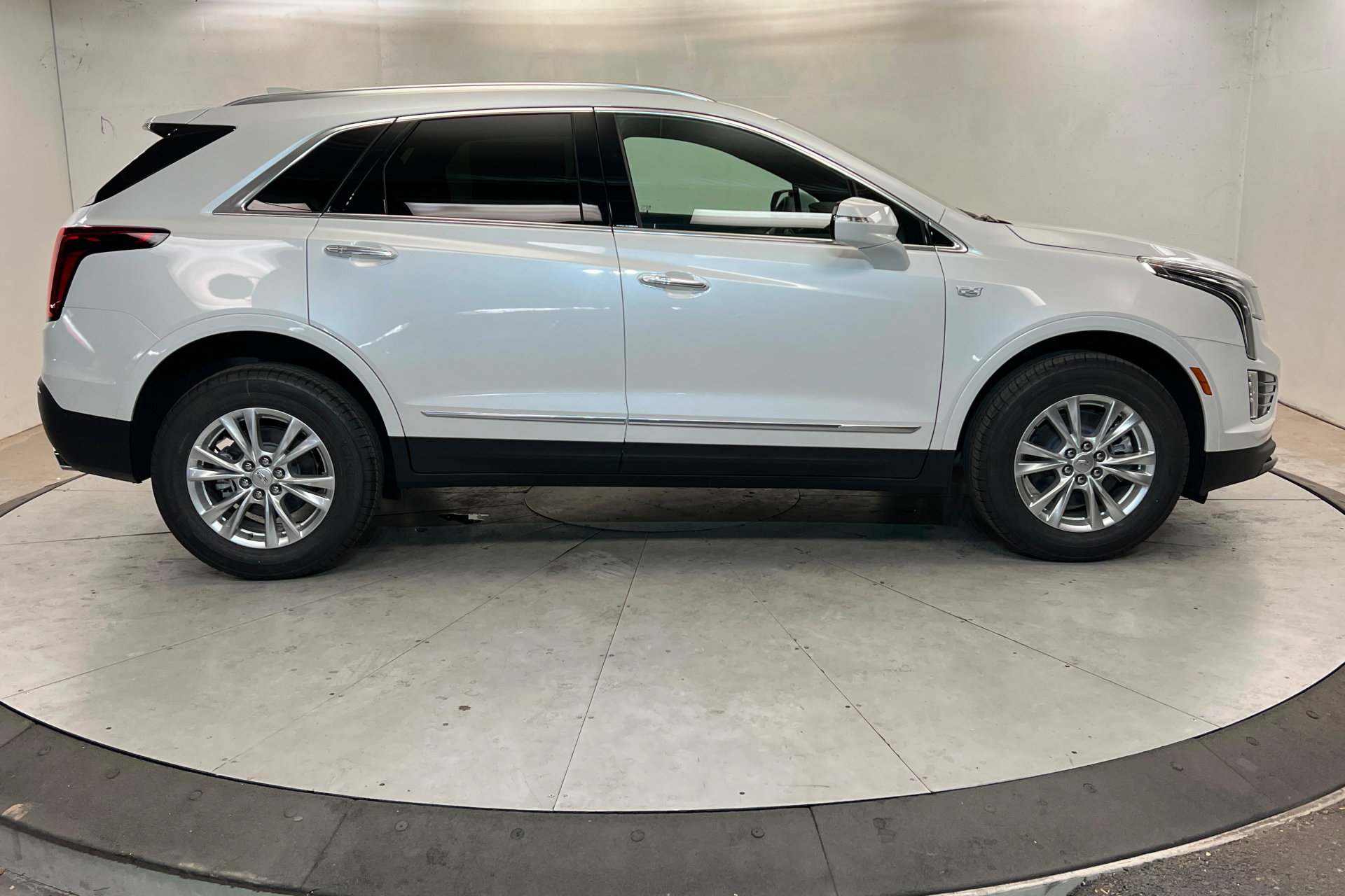 New 2026 Cadillac XT5 Luxury w/ LPO, Floor Liner Package image 7