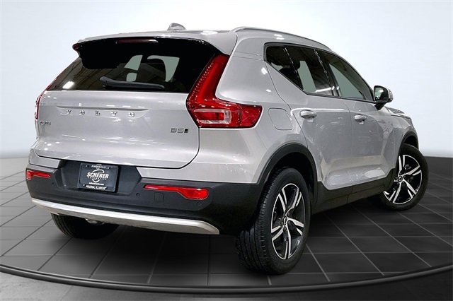 Certified 2023 Volvo XC40 B5 Core w/ Convenience Package image 3