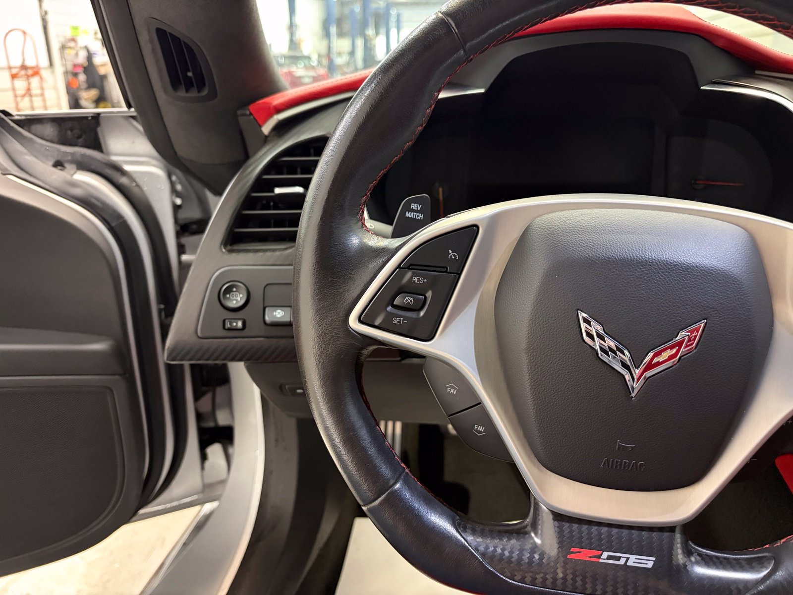 Used 2015 Chevrolet Corvette Z06 w/ 3LZ Preferred Equipment Group RWD image 15