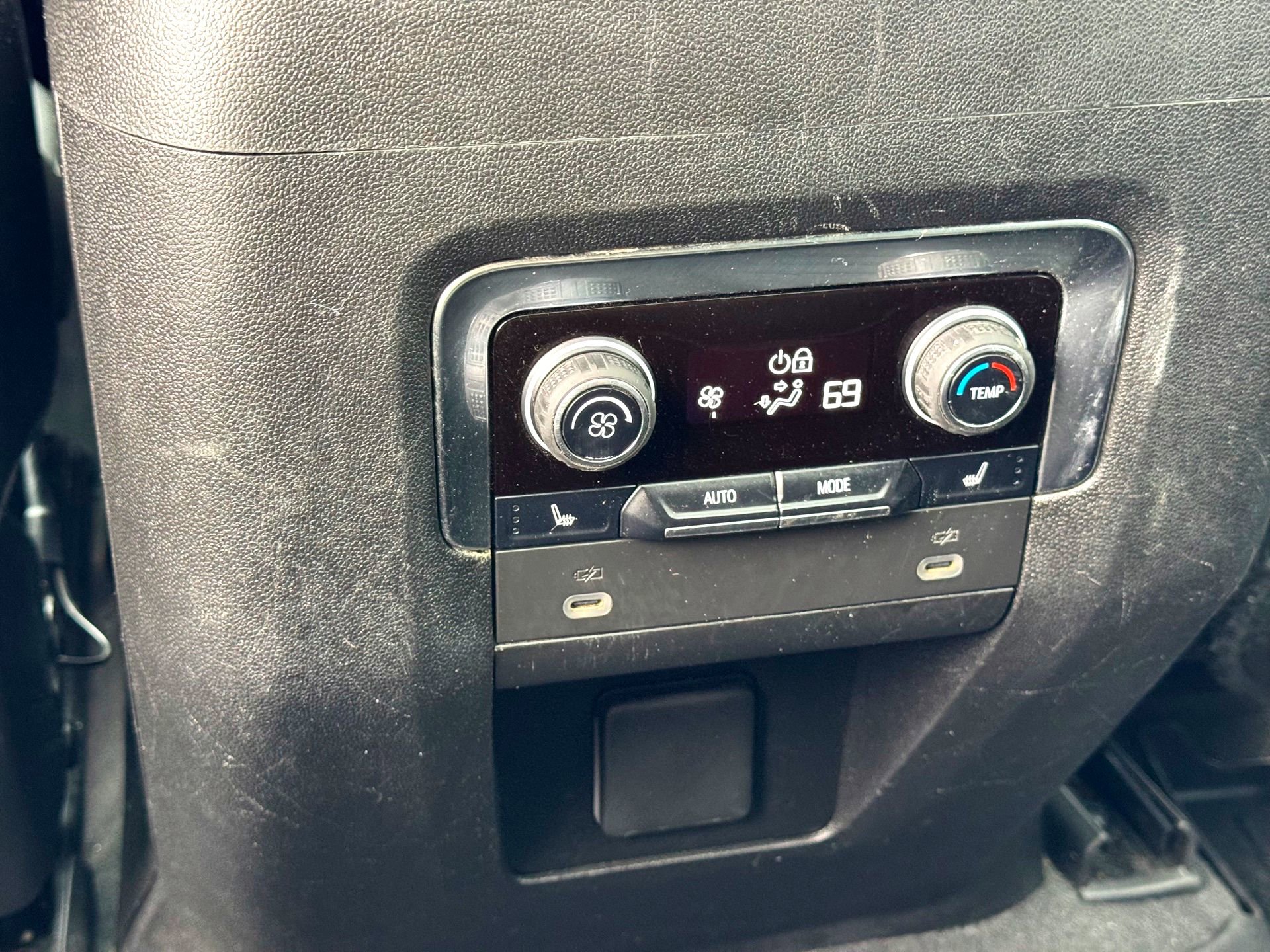 Used 2022 Chevrolet Tahoe Z71 w/ Luxury Package image 22