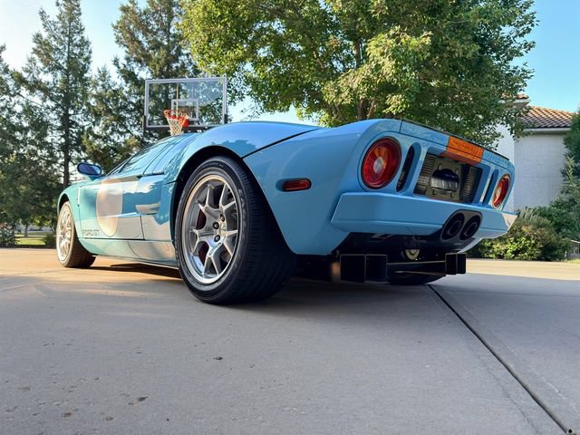 Used 2006 Ford GT RWD image 26