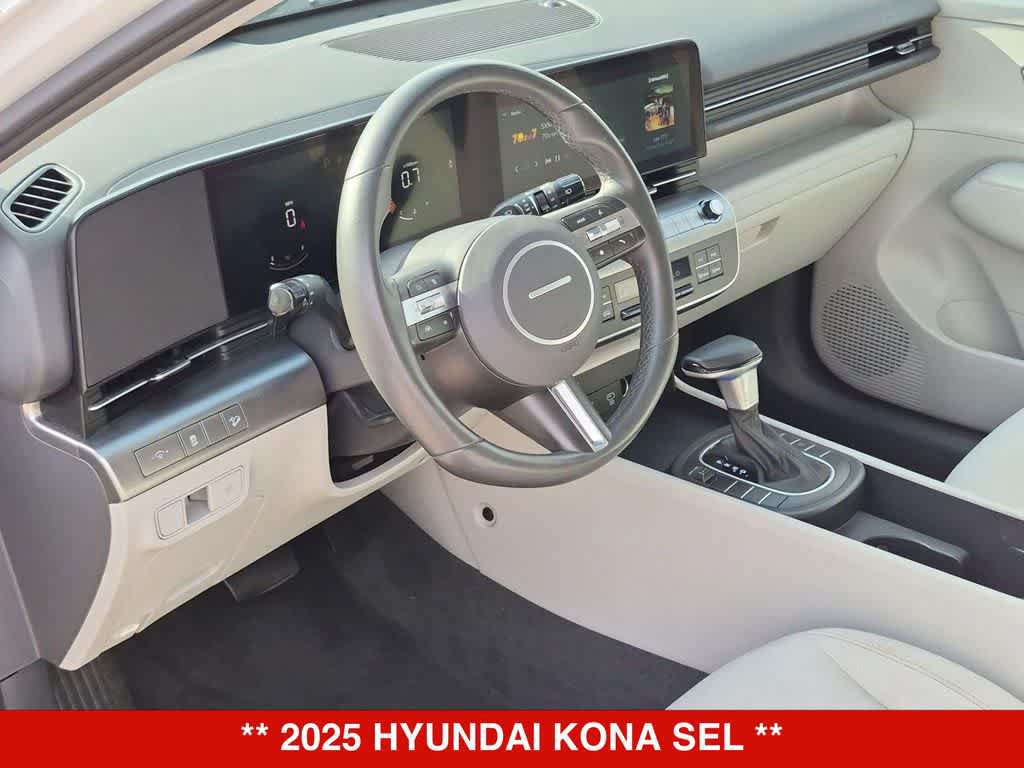 Used 2025 Hyundai Kona SEL FWD image 2