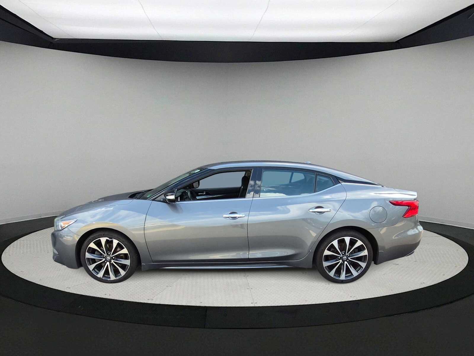 Used 2017 Nissan Maxima SR FWD image 5