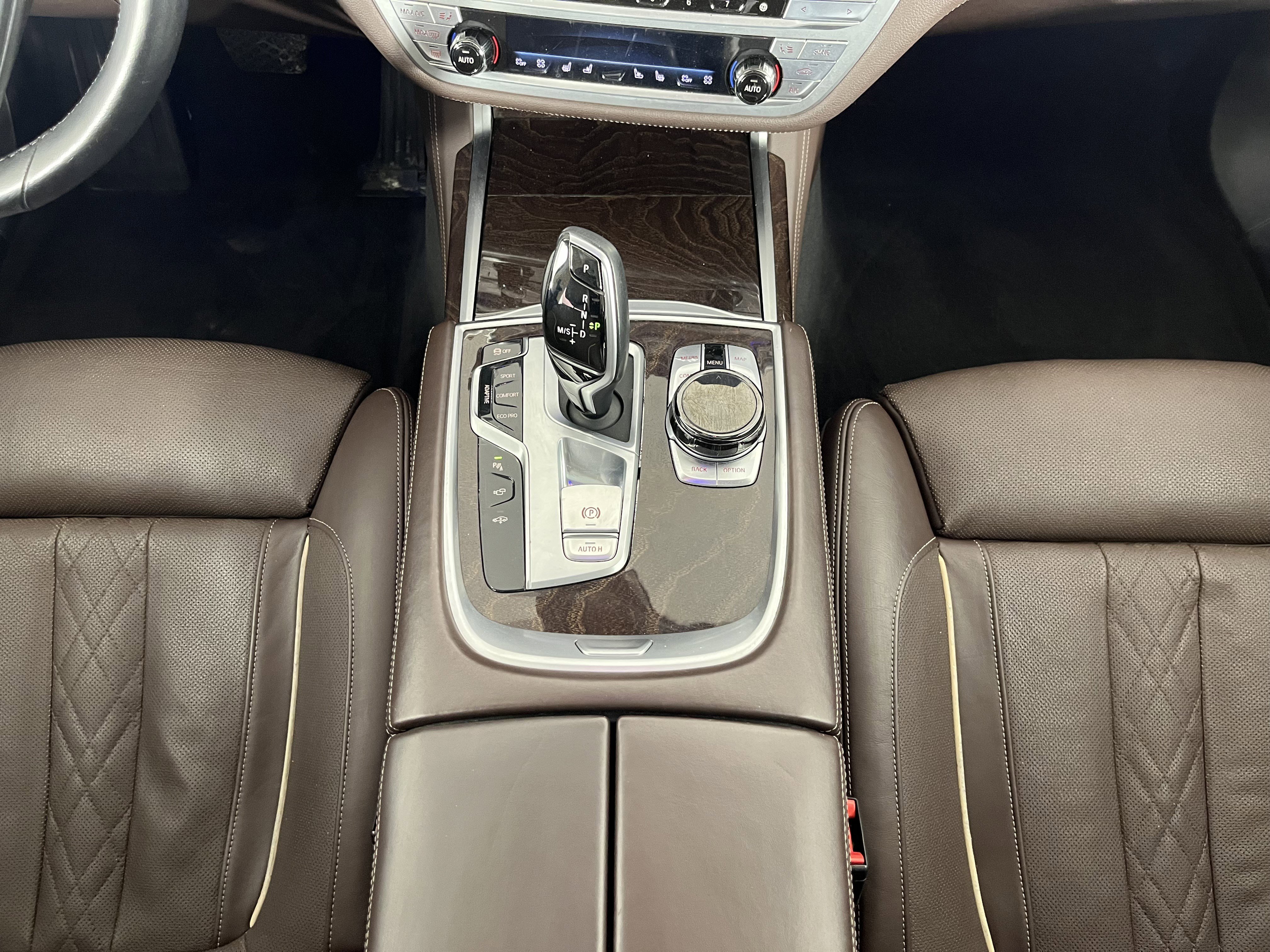 Used 2020 BMW 740i xDrive w/ Premium Package image 16