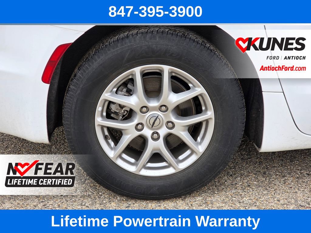 Used 2024 Chrysler Pacifica Touring-L FWD image 11