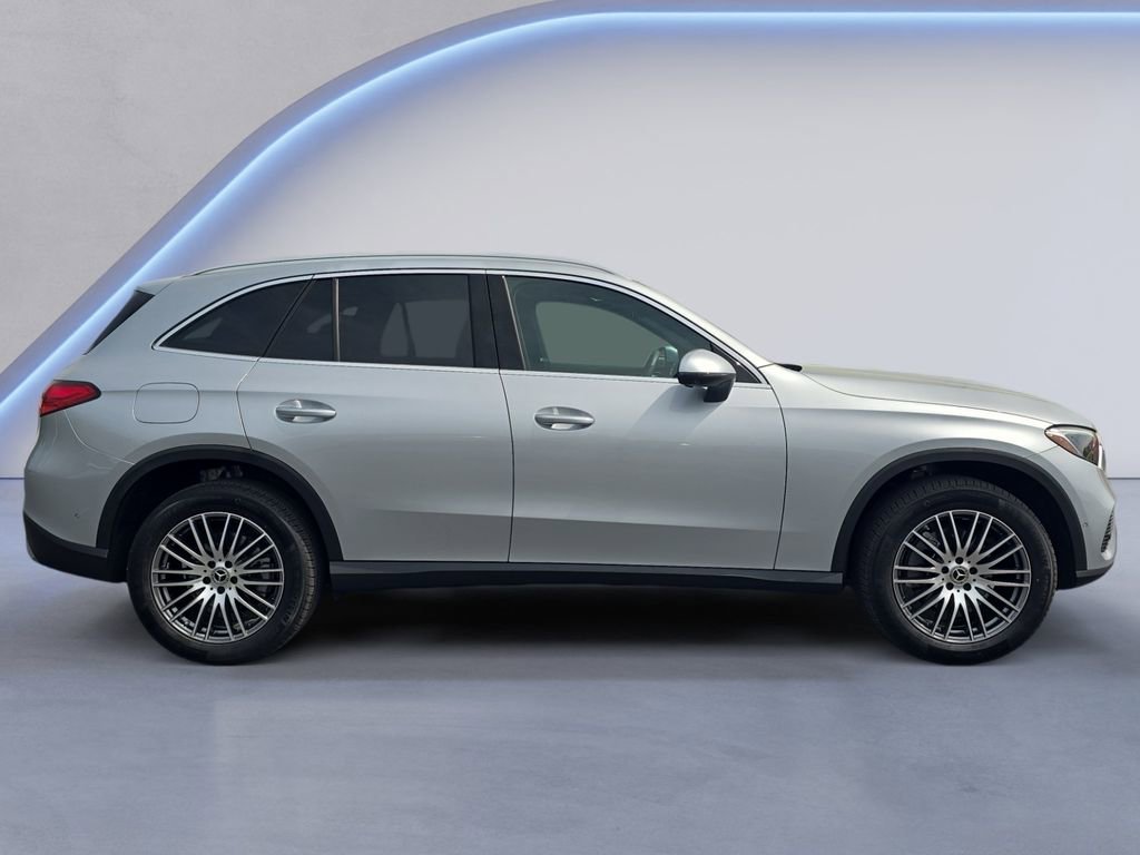 Used 2025 Mercedes-Benz GLC 300 4MATIC image 6