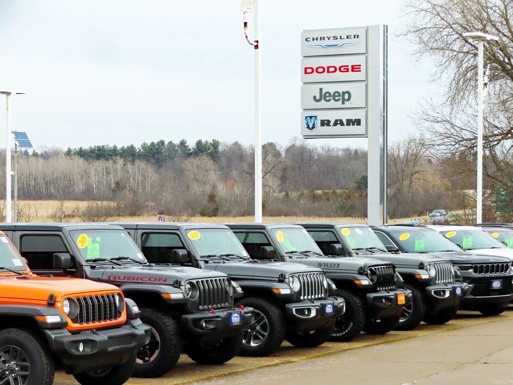 Certified 2023 Jeep Grand Cherokee Limited w/ Black Appearance Package image 9