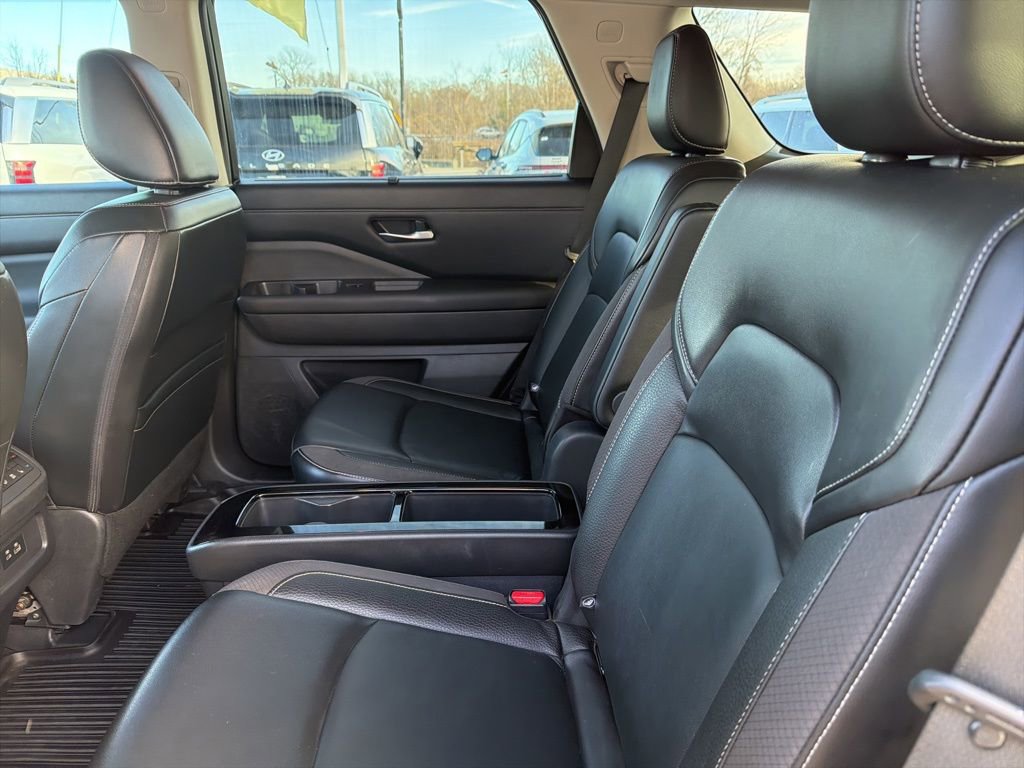 Used 2023 Nissan Pathfinder SL w/ SL Premium Package image 14