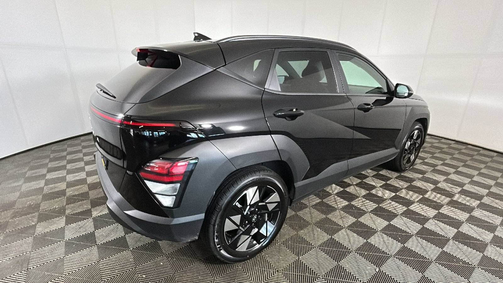 Used 2025 Hyundai Kona SEL FWD image 3