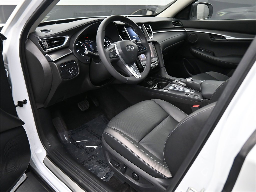 Used 2023 INFINITI QX50 Luxe image 2