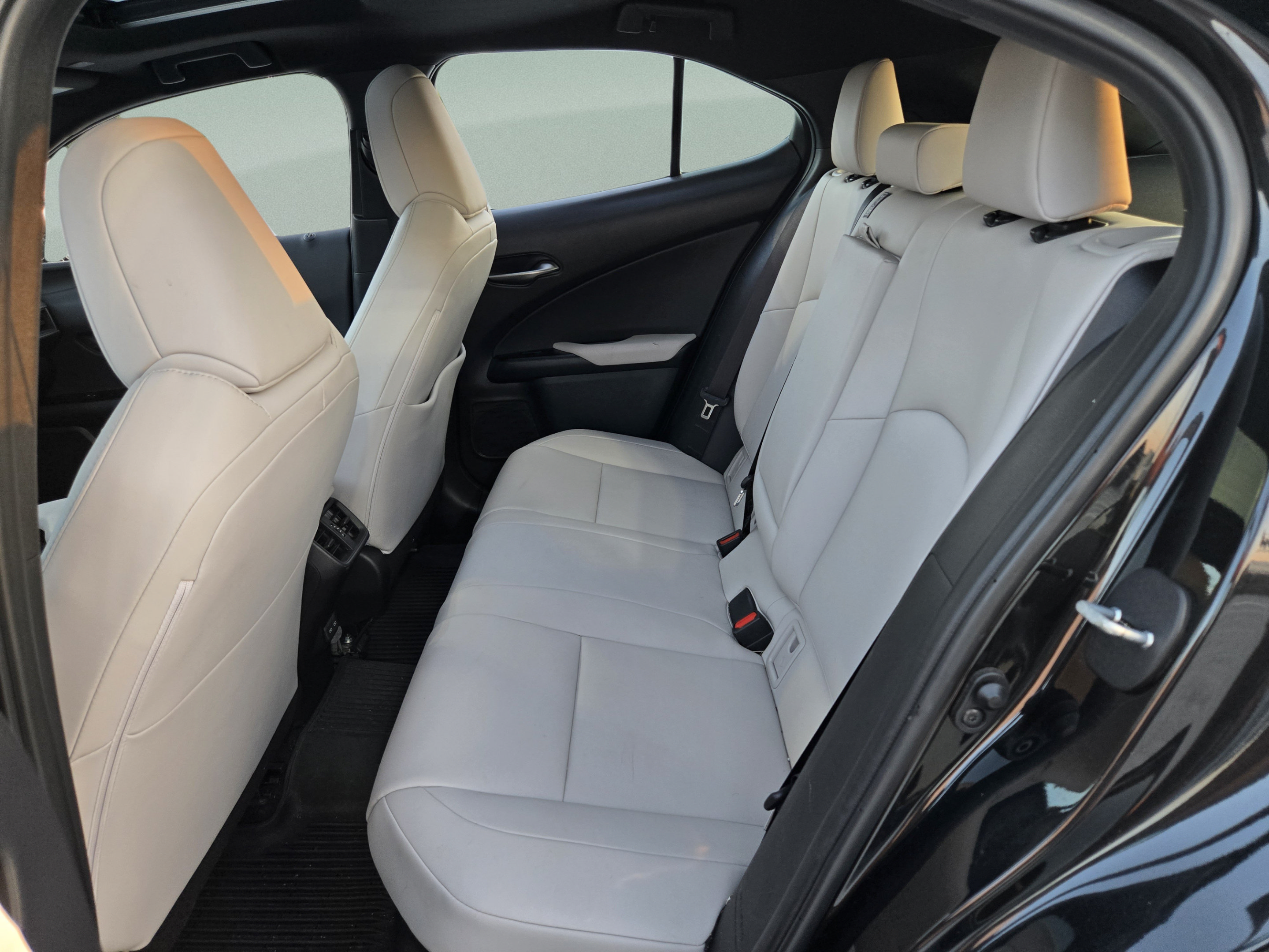 Certified 2024 Lexus UX 250h FWD image 17