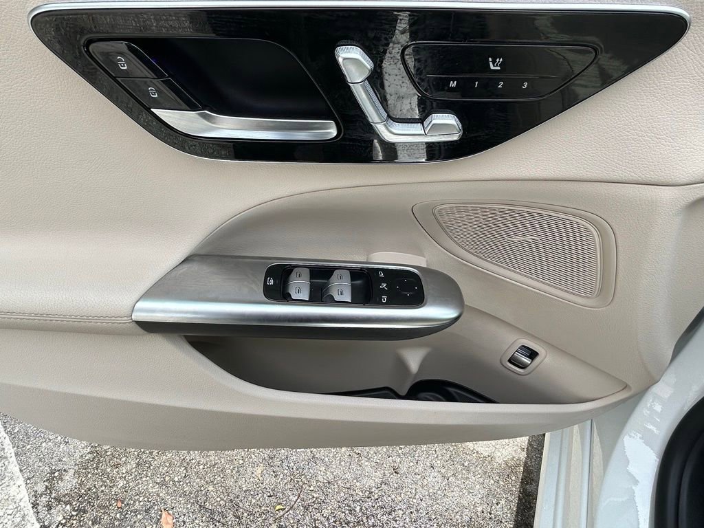 Used 2025 Mercedes-Benz C 300 4MATIC Sedan image 16