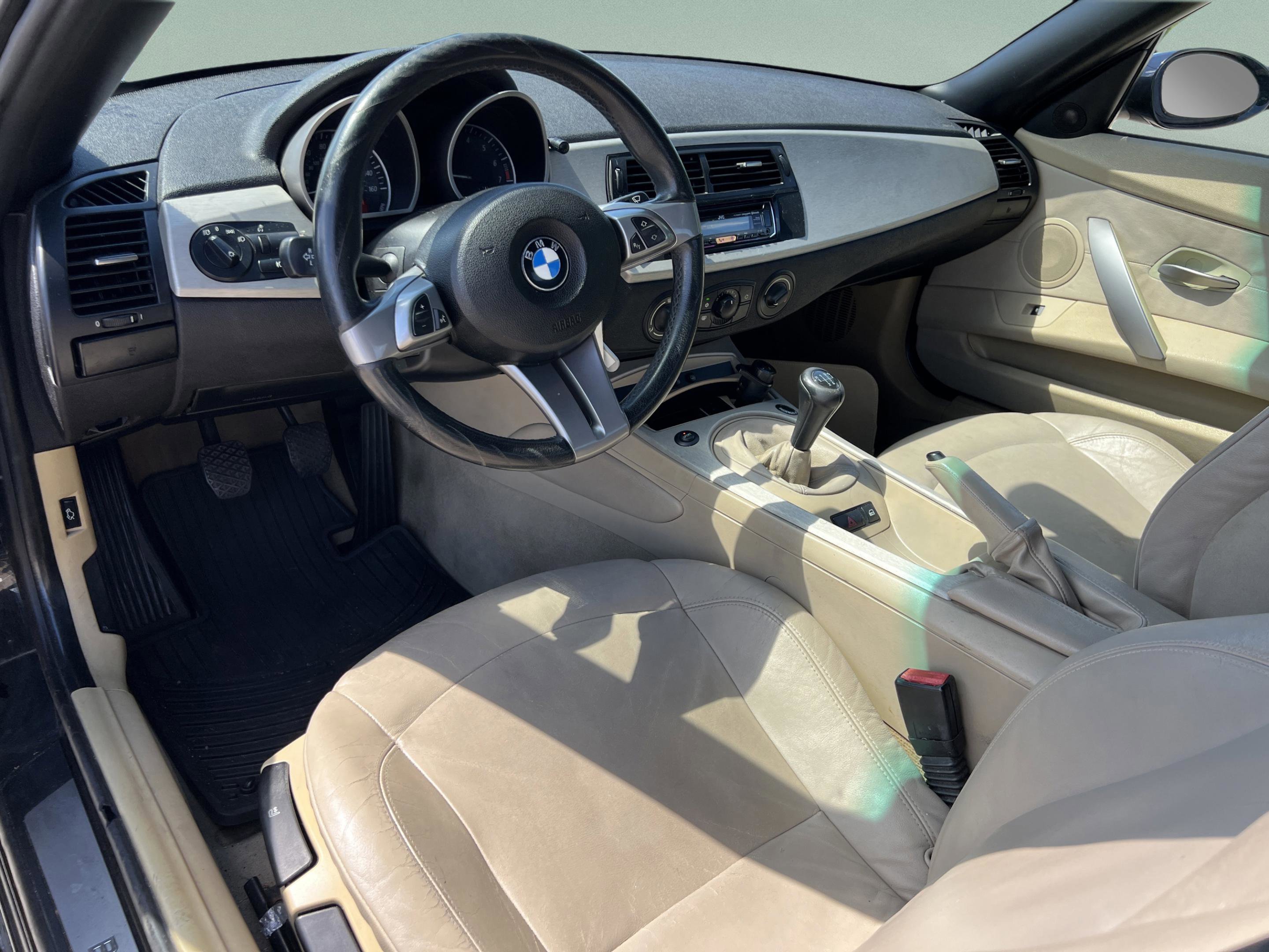 Used 2005 BMW Z4 2.5i image 15