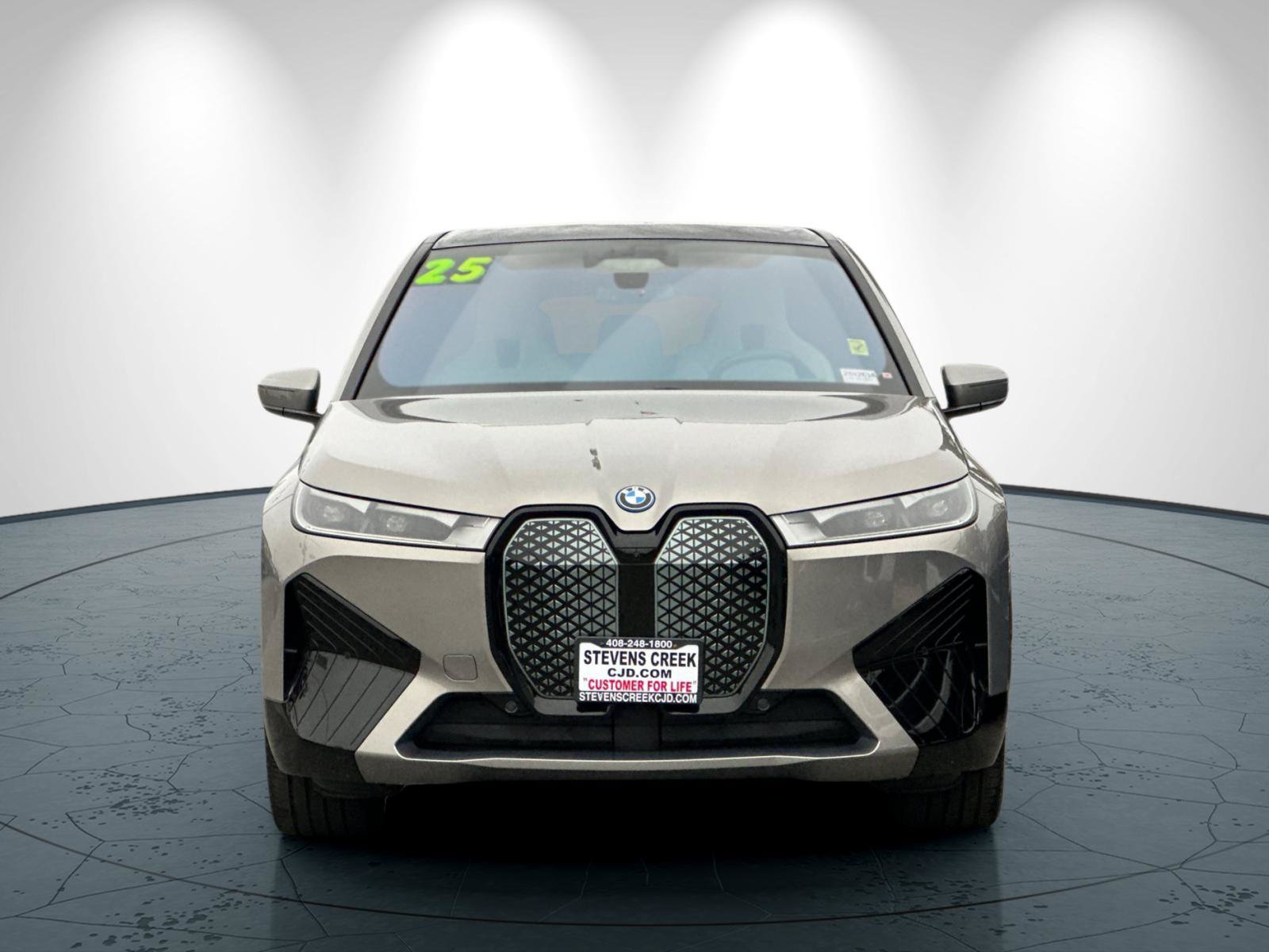 Used 2025 BMW iX xDrive50 AWD/4WD image 9