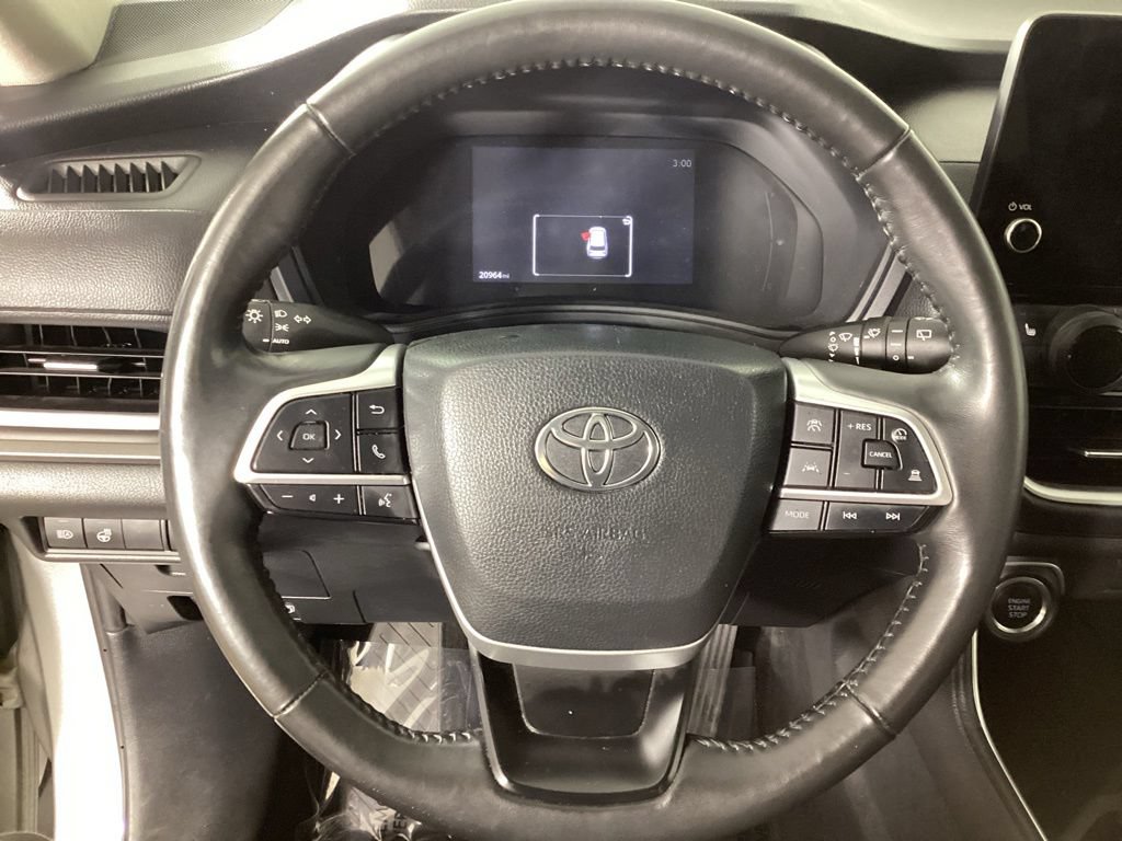 Used 2024 Toyota Grand Highlander AWD image 16