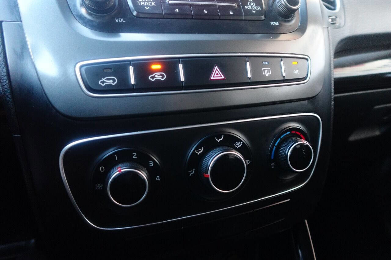 Used 2015 Kia Sorento LX image 16