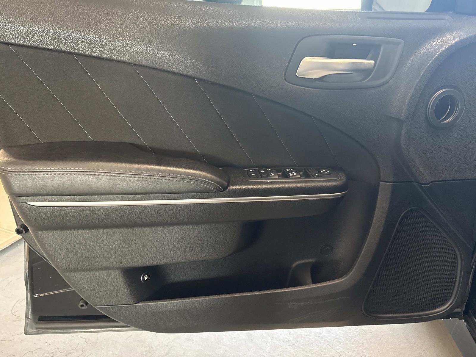 Used 2018 Dodge Charger R/T Scat Pack image 12