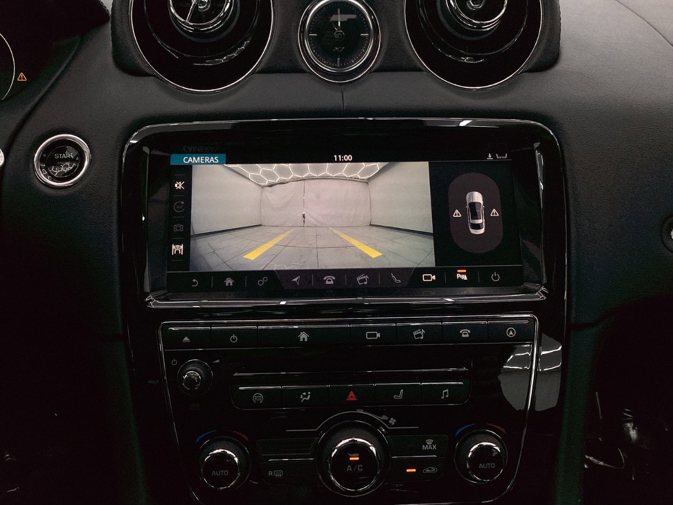 Used 2018 Jaguar XJ R-Sport image 40