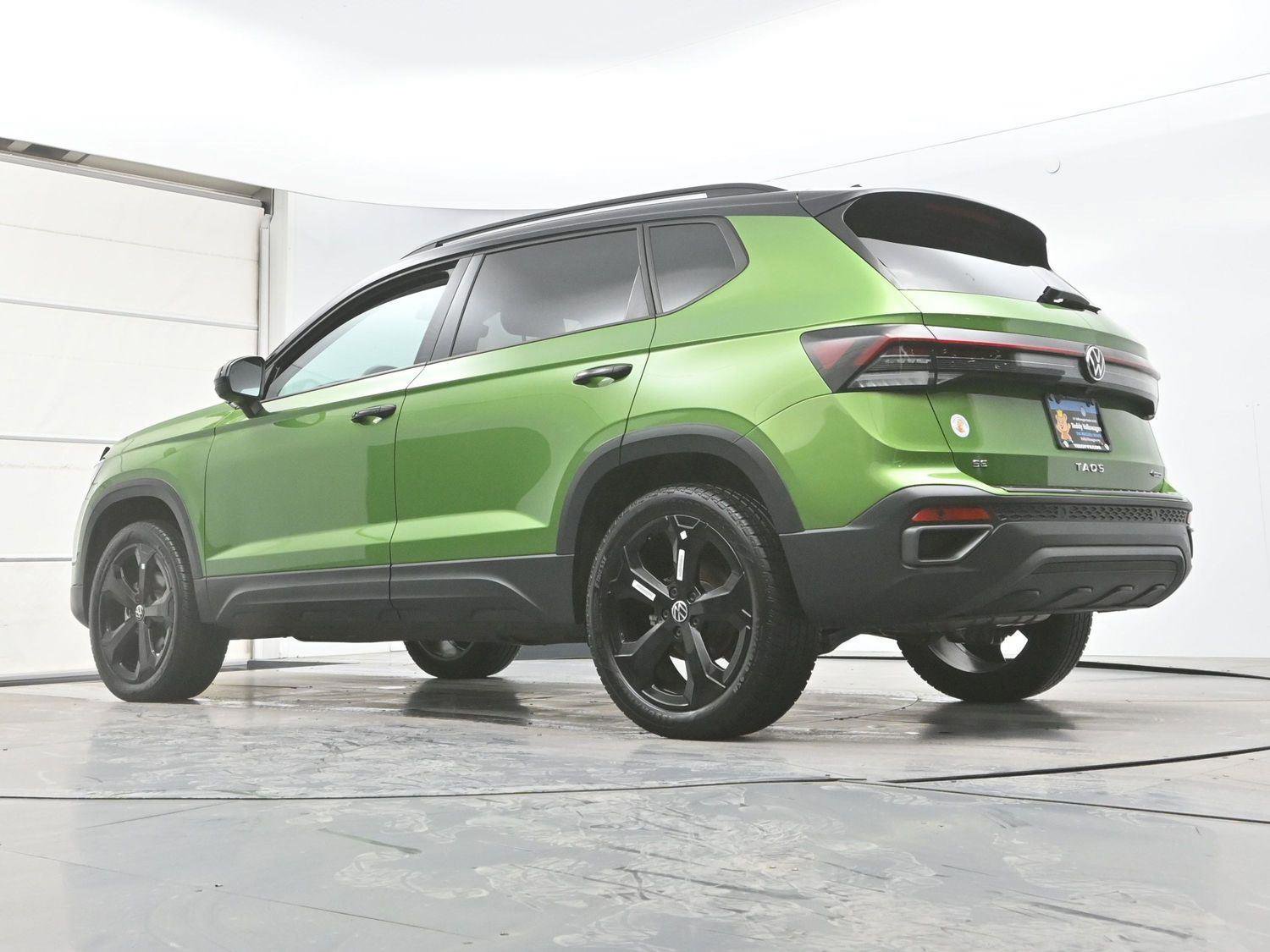 Certified 2025 Volkswagen Taos SE AWD/4WD image 31