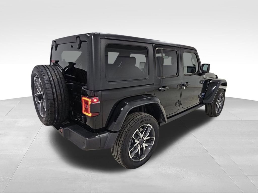 Used 2024 Jeep Wrangler Unlimited w/ Convenience Group AWD/4WD image 15