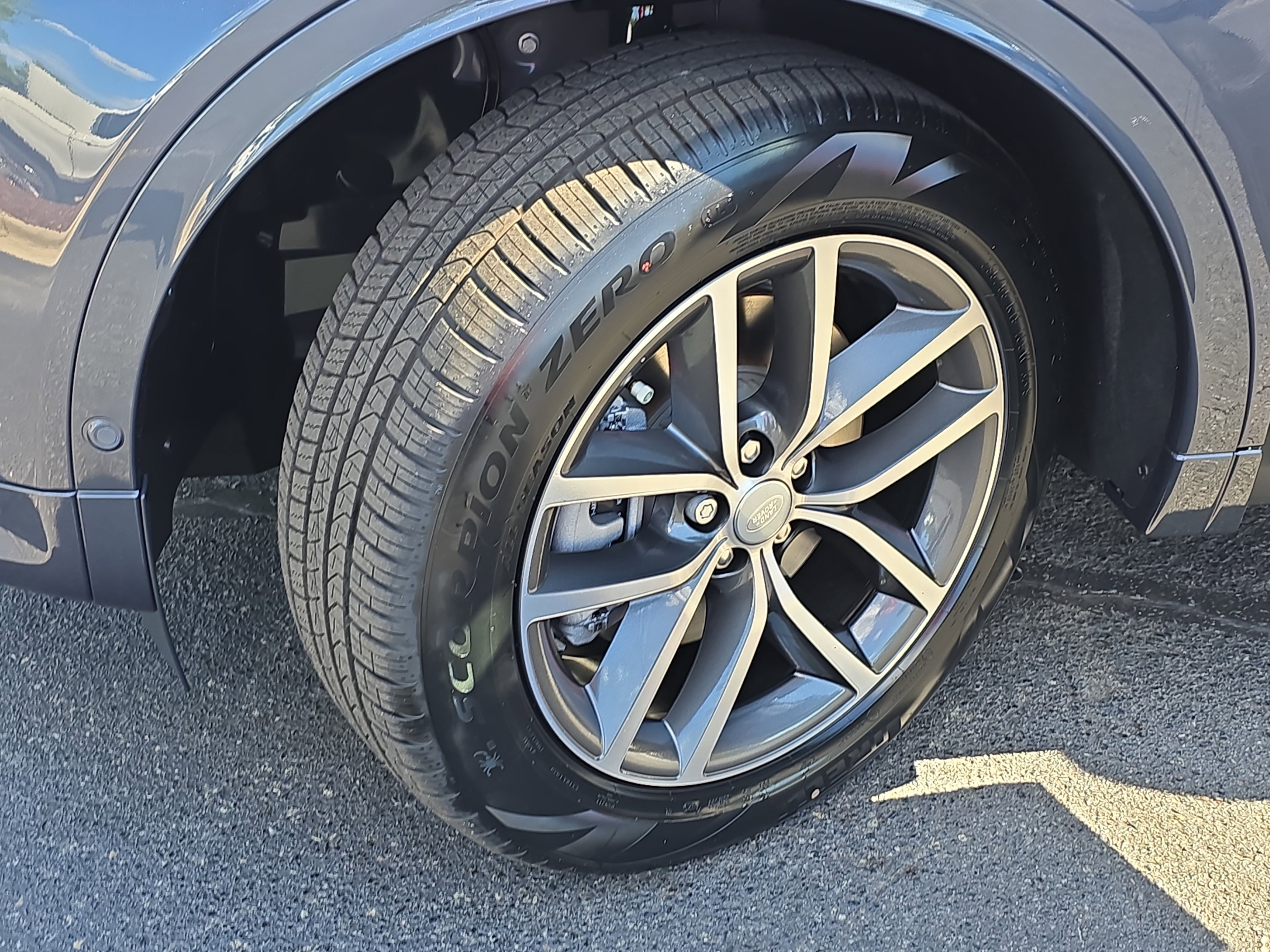 New 2025 Land Rover Discovery Sport S image 32