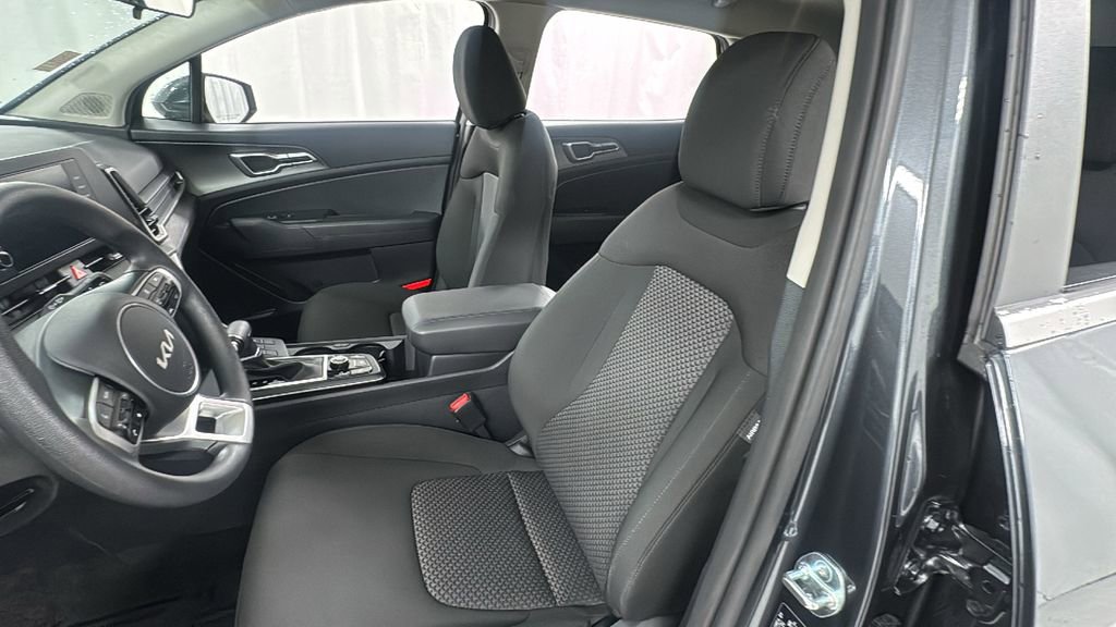 Used 2024 Kia Sportage LX image 10