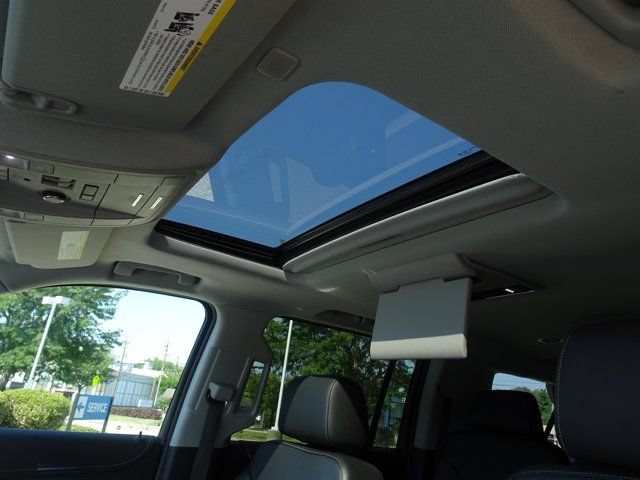 Used 2019 Chevrolet Suburban Premier AWD/4WD image 12