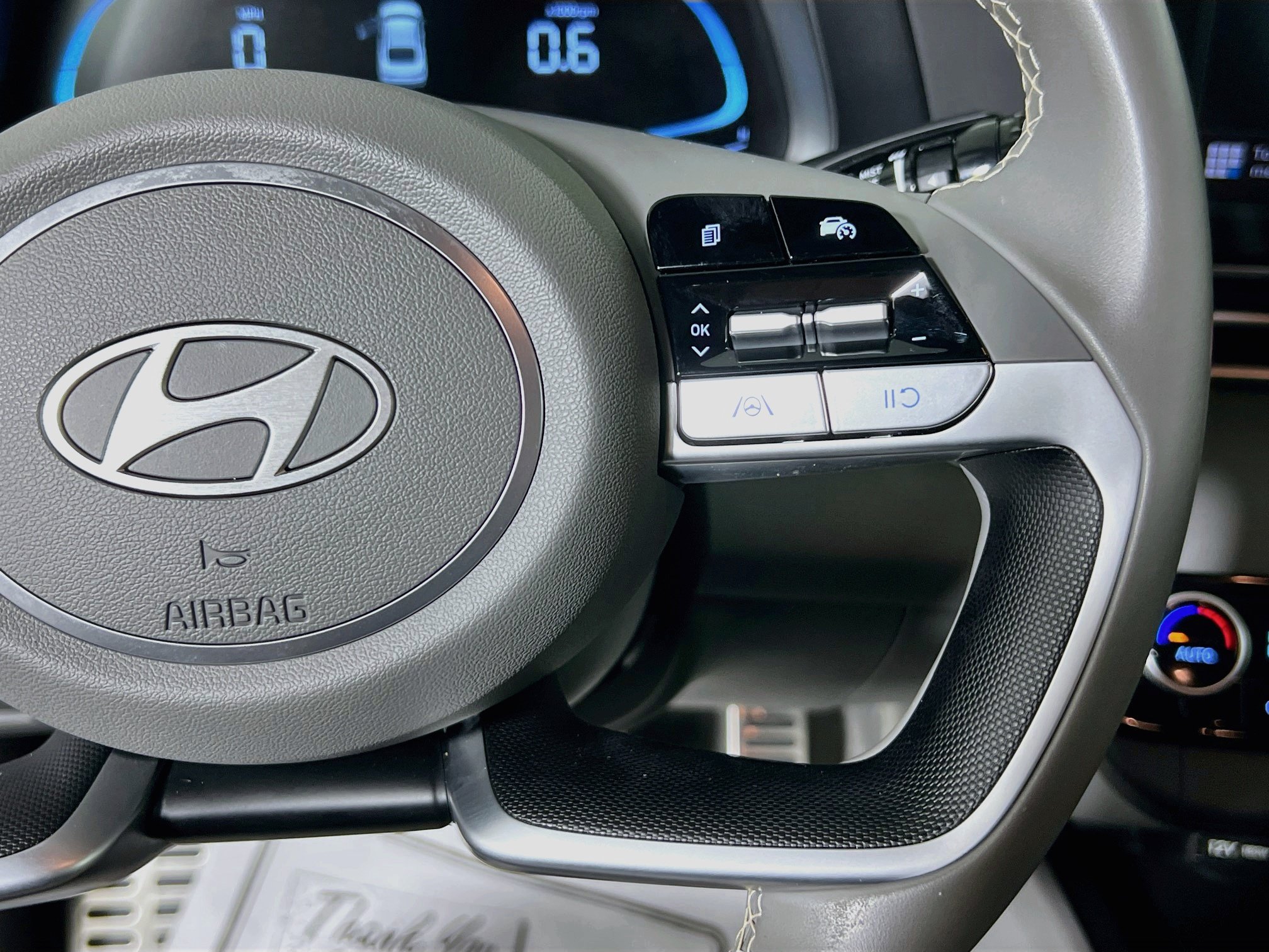 Used 2025 Hyundai Elantra Sport FWD image 19